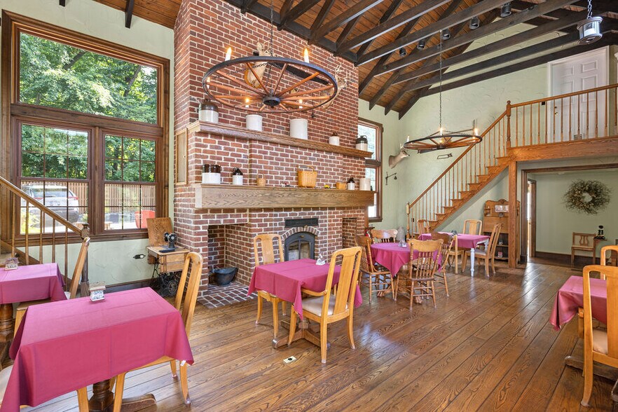 More Photos Of 40 Hospital Rd, Gettysburg Hotel For Sale