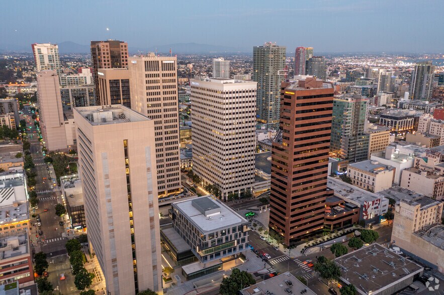 More Photos Of 450 B St, San Diego Office For Lease