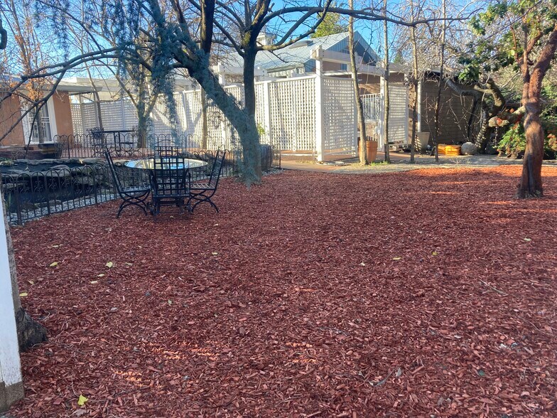 More Photos Of 870 Hartnell Ave, Redding Garden Center For Sale