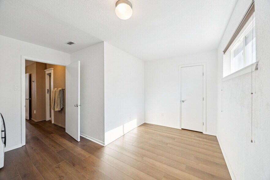 More Photos Of 930 Aviator Dr, Fort Worth Specialty For Sale