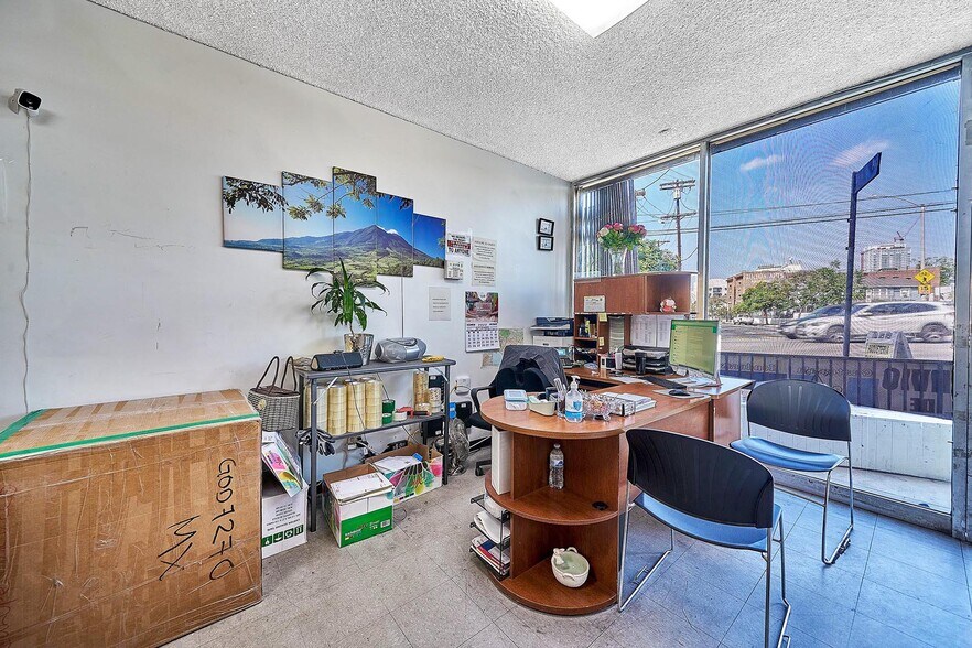 More Photos Of 830 S Hoover St, Los Angeles Storefront Retail Office For Sale