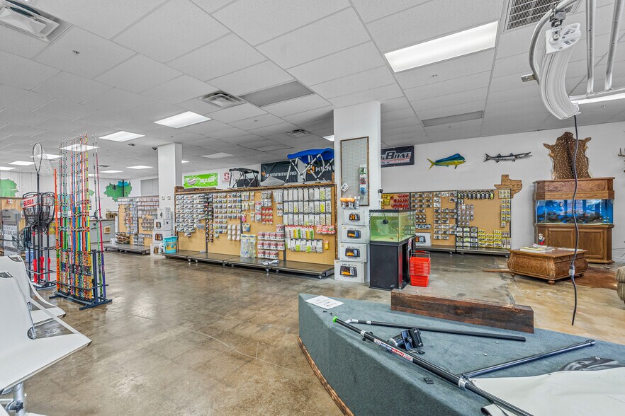 More Photos Of 415 E Main St, Lewisville Flex For Sale