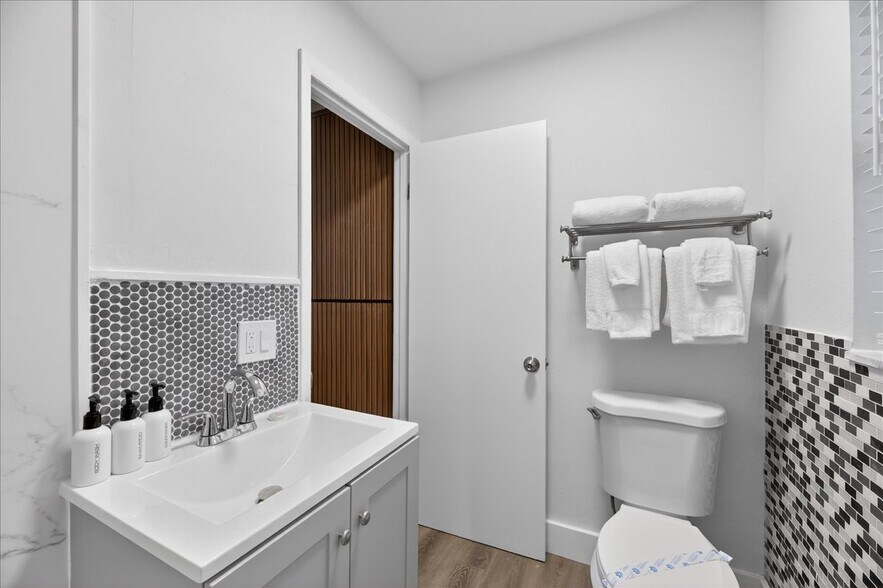 More Photos Of 520 73rd Ave, Saint Petersburg Hotel For Sale