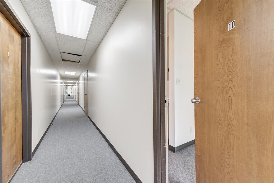 More Photos Of 2701 Osler Dr, Grand Prairie Medical For Sale