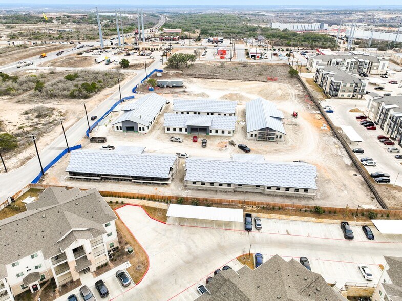 More Photos Of 211 Crossing Ave, San Antonio Office For Sale