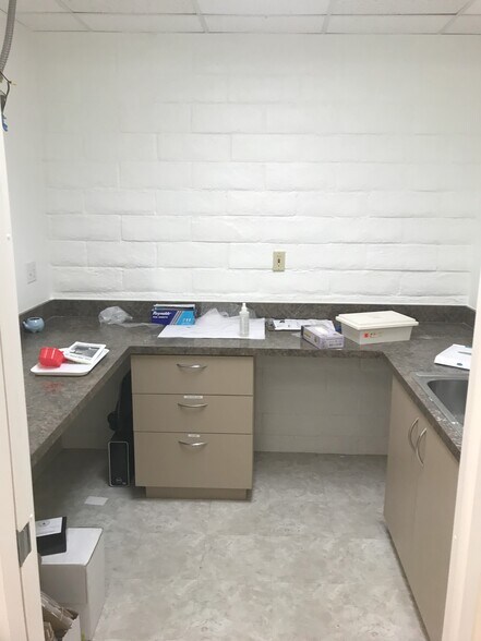 More Photos Of 178 S Victoria Ave, Ventura Medical For Lease