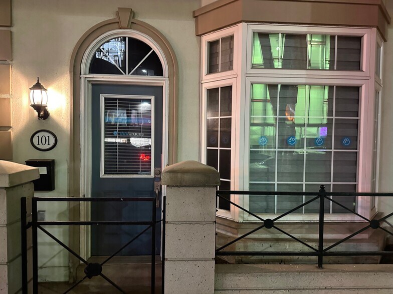 More Photos Of 89-105 Mccaul St, Toronto Multifamily For Sale
