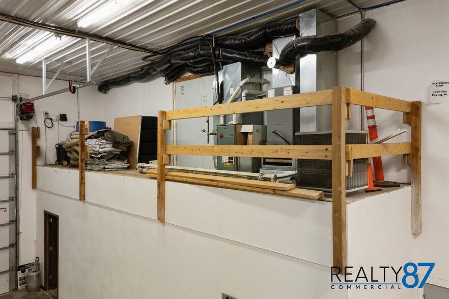 More Photos Of 2700 Stonegate Ct, Hiawatha Showroom For Sale