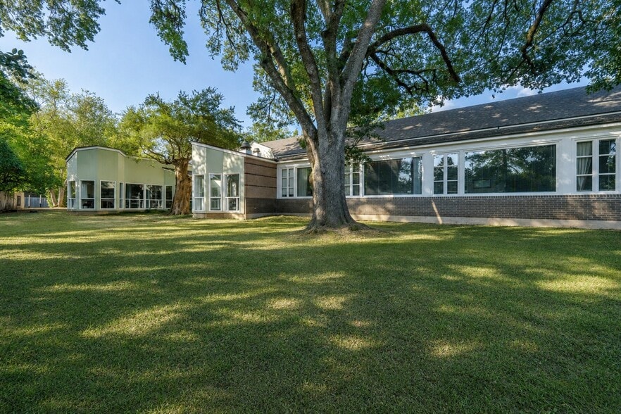 More Photos Of 3112 Jackson St, Alexandria Office For Sale