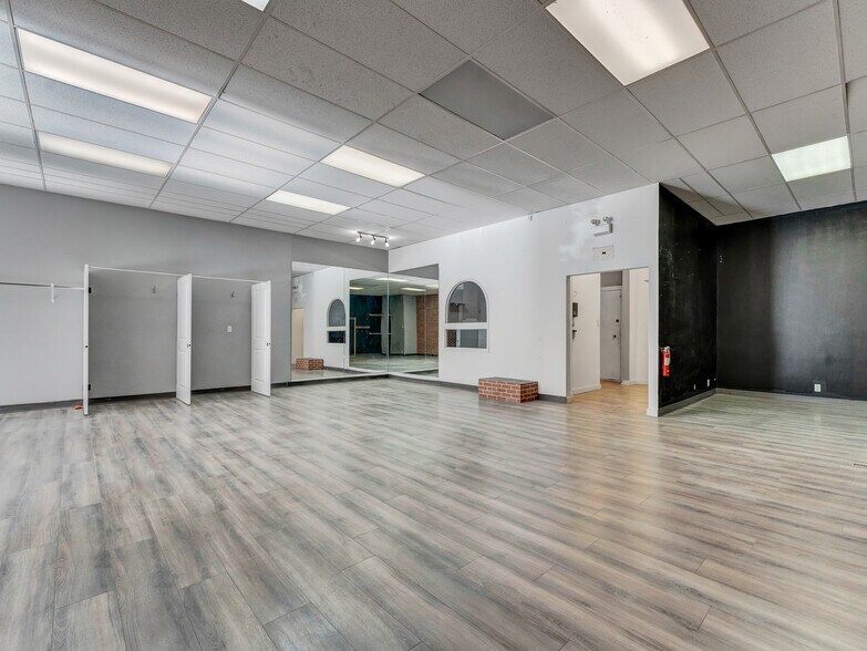 More Photos Of 622 3 St SE, Medicine Hat General Retail For Lease