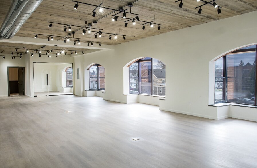 More Photos Of 22 W State St, Media Office For Lease