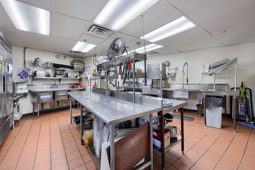 More Photos Of 3610 Newport rd, Intercourse Specialty For Lease