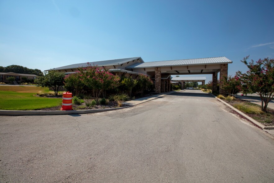 More Photos Of 601 Old Base Rd, Aurora Religious Facility For Sale