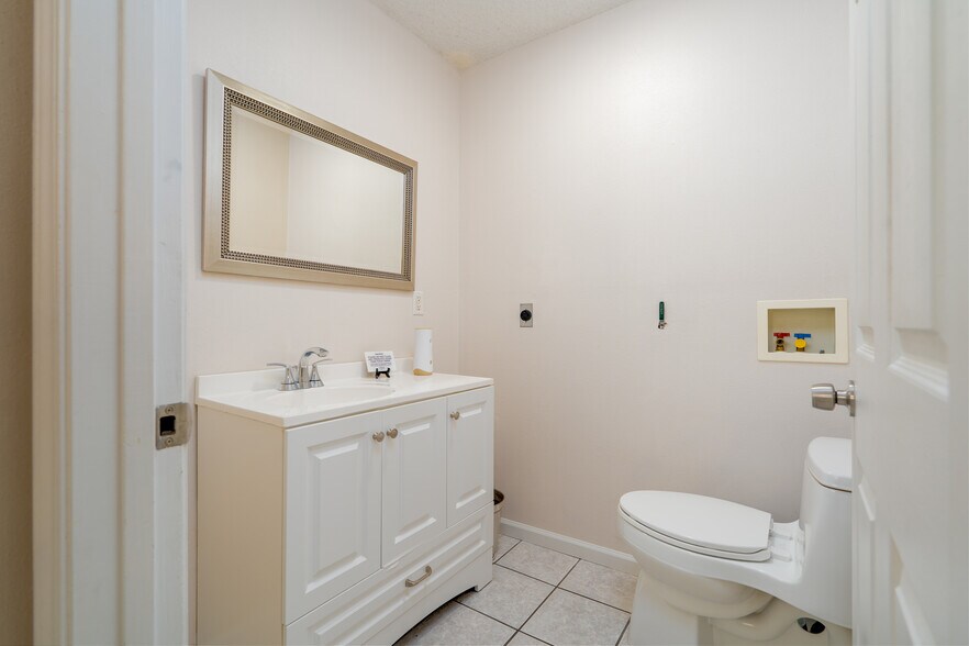 More Photos Of 4917 Maryville Rd, Granite City Medical For Sale