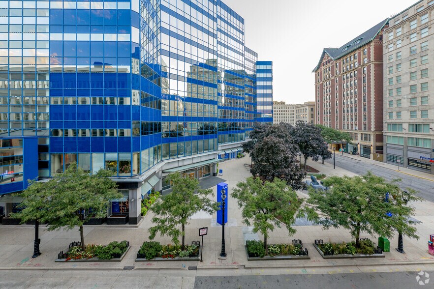 More Photos Of 310 W Wisconsin Ave, Milwaukee Office For Lease