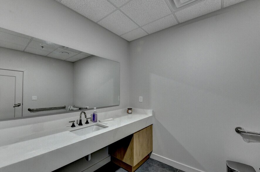 More Photos Of 4784 Cantrell Rd, Flowery Branch Warehouse For Sale