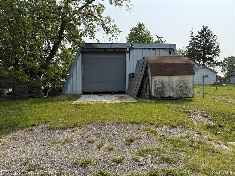 More Photos Of 12065 N Saginaw Rd, Clio Service For Sale