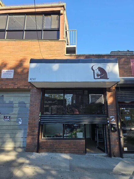 More Photos Of 6902 Woodside Ave, Woodside Storefront Retail Residential For Lease