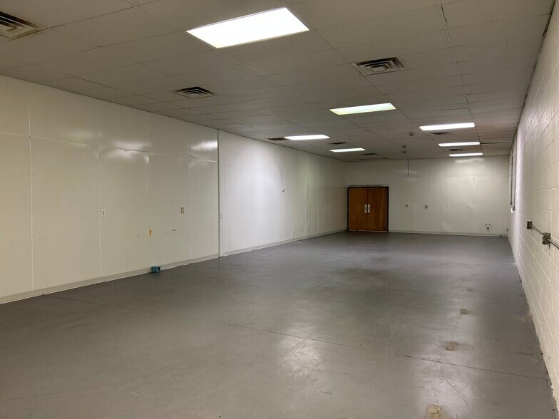 More Photos Of 37 Industrial Blvd, Paoli Light Manufacturing For Sale