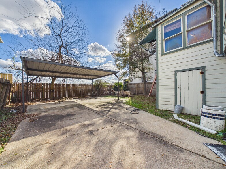 More Photos Of 1334 W 21st St, Houston Flex For Lease