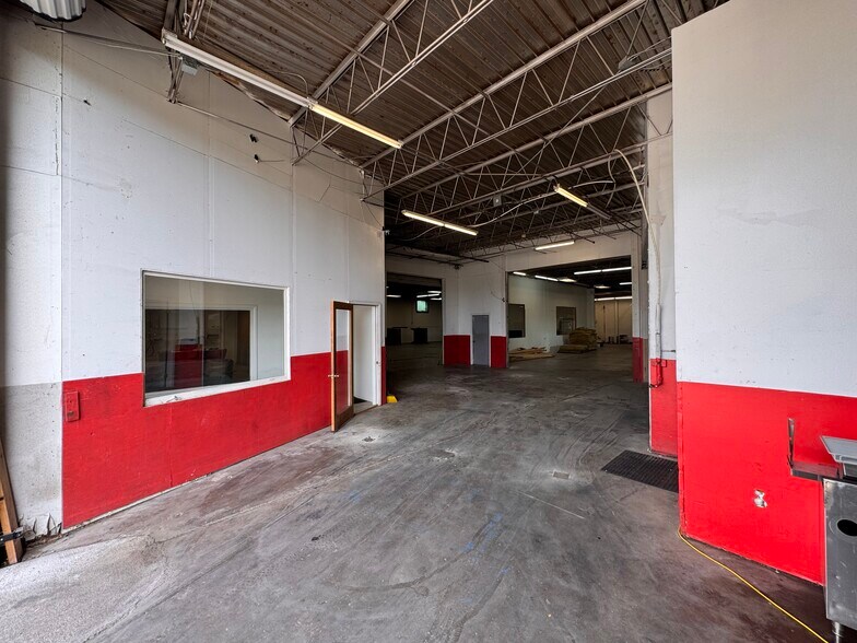 More Photos Of 4001 Bruhin Rd, Knoxville Warehouse For Sale