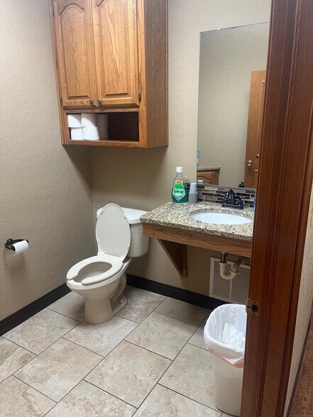 More Photos Of 725 NW 67th St, Lawton Medical For Lease