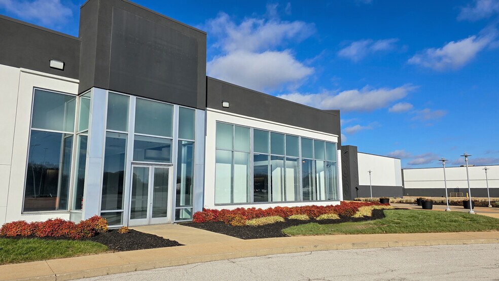 More Photos Of 5555 Saint Louis Mills Blvd, Hazelwood Warehouse For Lease