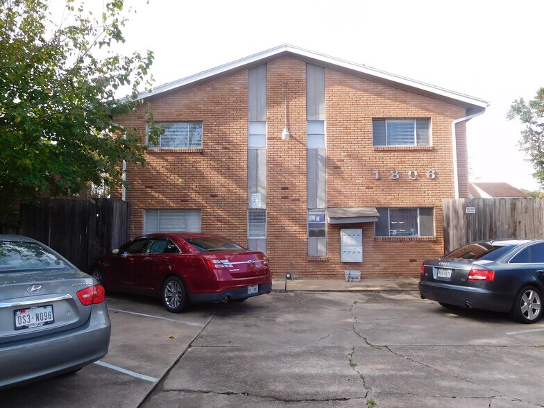 Primary Photo Of 1806 W Main St, Houston Dormitory For Sale