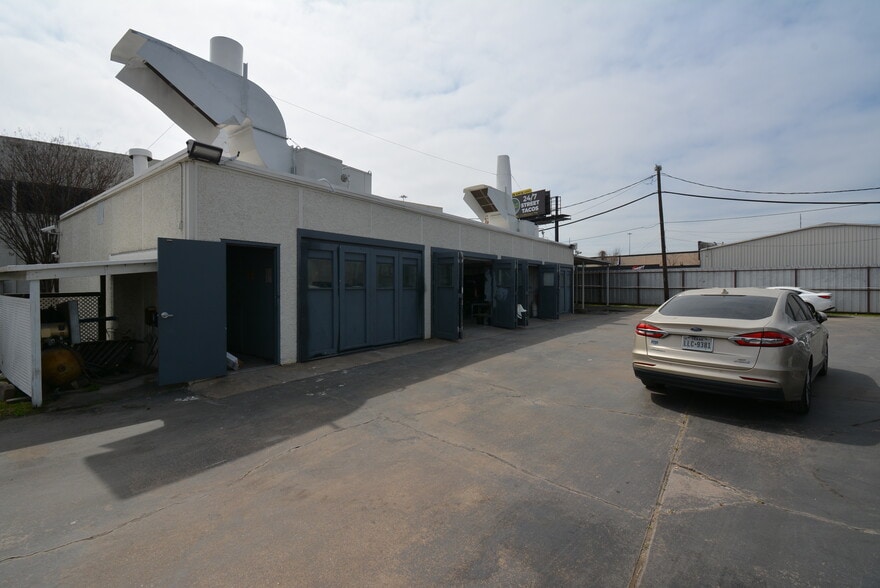 More Photos Of 5610-5613 Southwest Fwy, Houston Mixed Retail For Lease