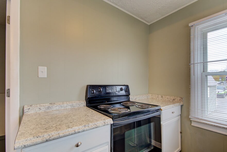 More Photos Of 4451 Old Allisonville Rd, Indianapolis Office For Sale