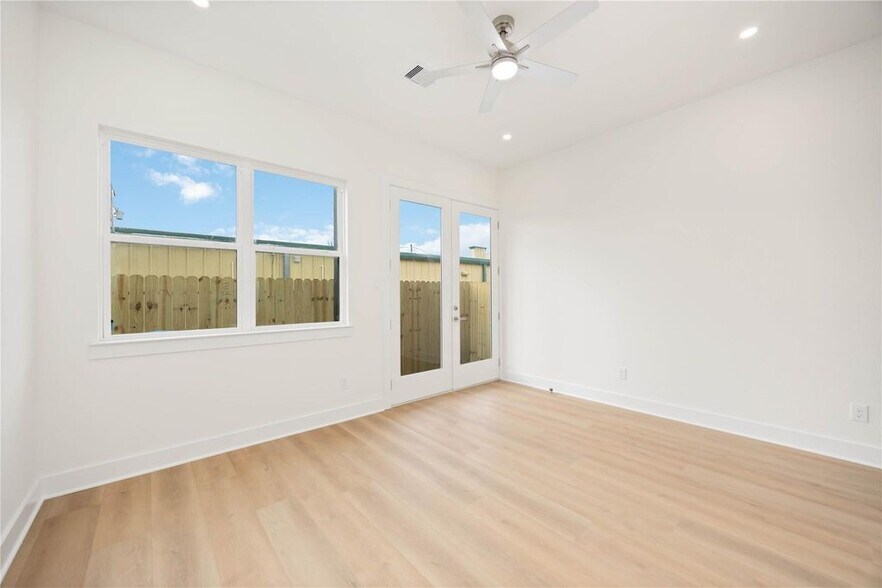 More Photos Of 422 E 41st St, Houston Multifamily For Sale