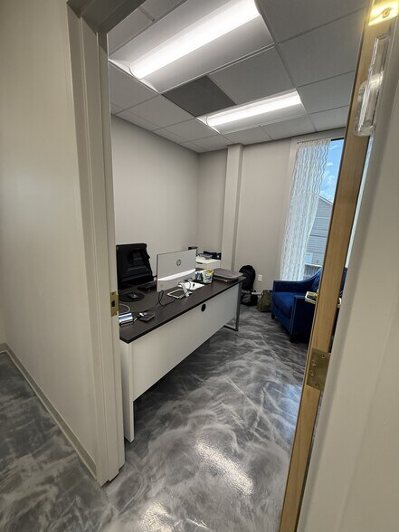 More Photos Of 767 E Brookhaven Cir E, Memphis Medical For Lease