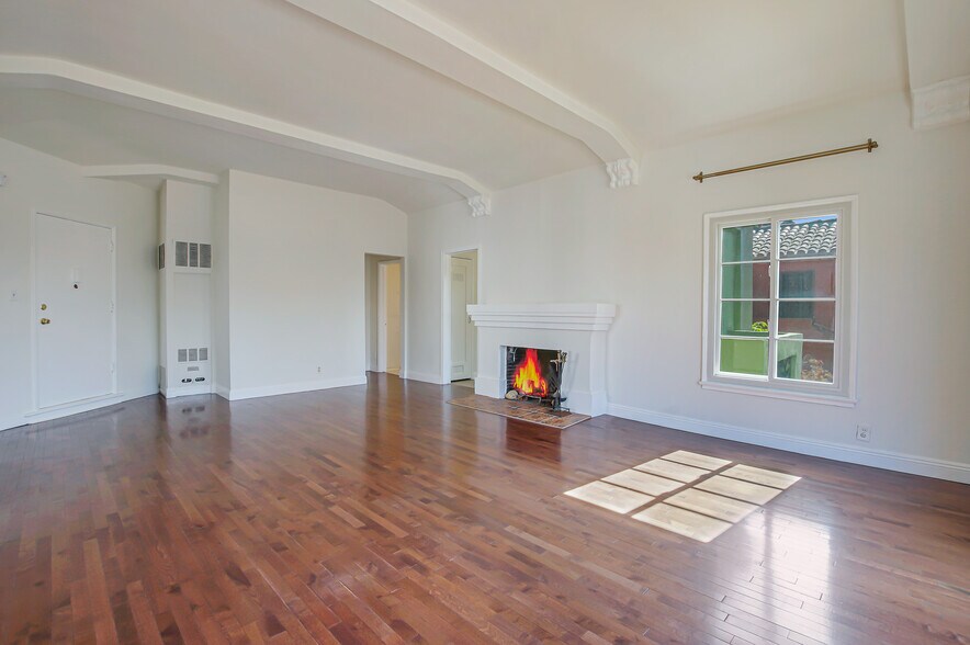 More Photos Of 1074 S Genesee Ave, Los Angeles Apartments For Sale