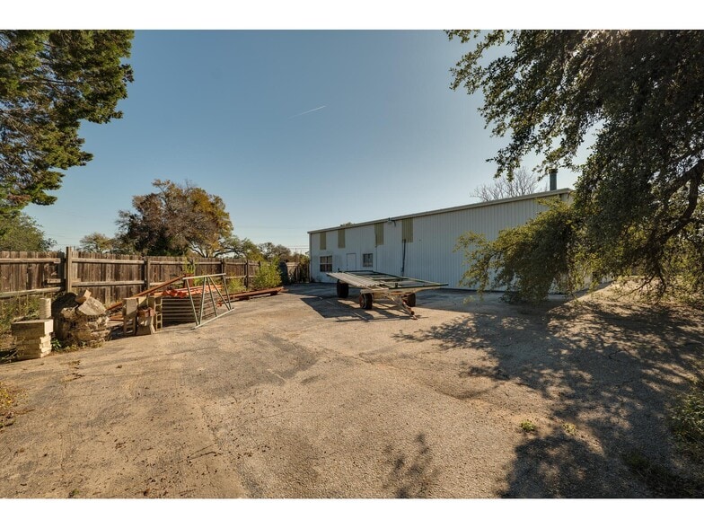 More Photos Of 16110 Lake Travis Dr, Austin Industrial For Lease
