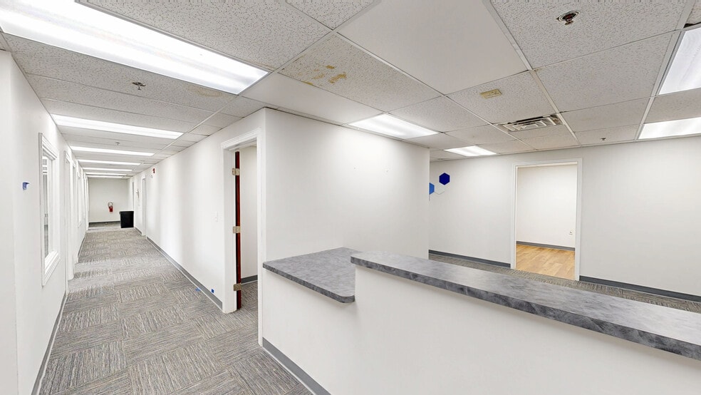 More Photos Of 190 N Evergreen Ave, Woodbury Office For Sale