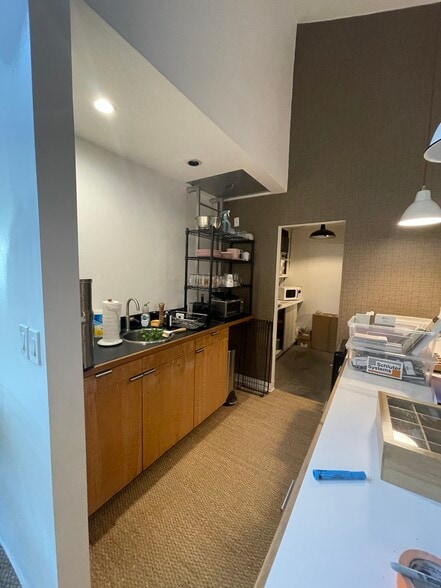 More Photos Of 2482 Newport Blvd, Costa Mesa Loft Creative Space For Lease