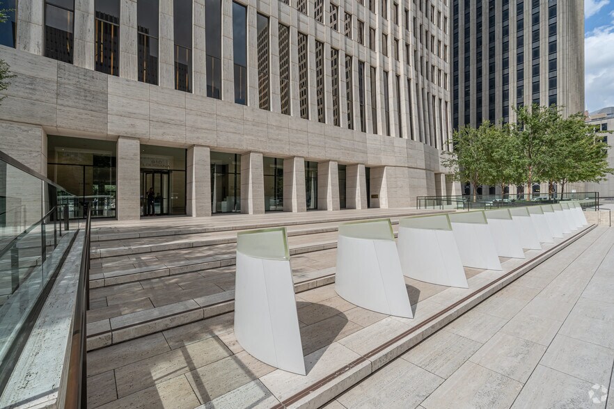 More Photos Of 910 Louisiana St, Houston Office For Lease