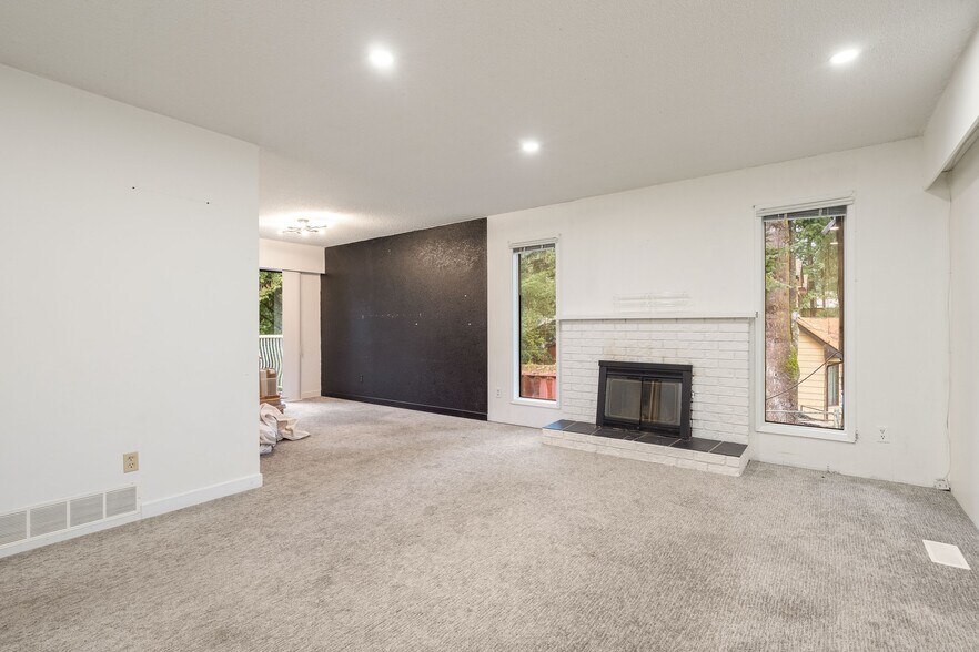 More Photos Of 20043 40A Av, Langley Storefront Retail Residential For Sale