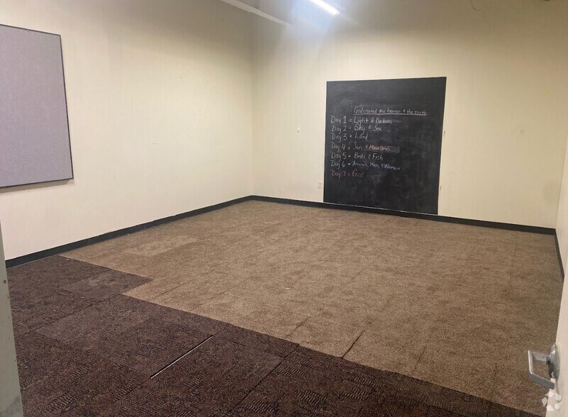 More Photos Of 2640 Old Denton Rd, Carrollton Storefront For Lease