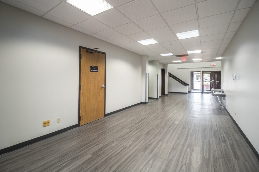 More Photos Of 1055 S Sherman St, Richardson Office For Lease