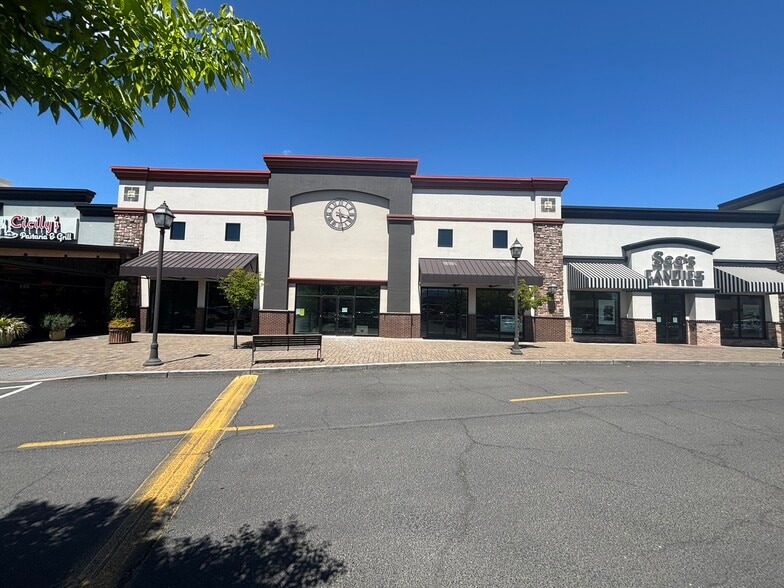 More Photos Of 1251 E McAndrews, Medford Restaurant For Lease