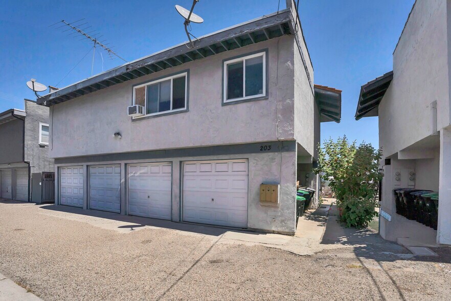 More Photos Of 203 Ogle St, Costa Mesa Multifamily For Sale