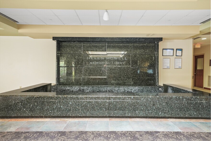 More Photos Of 2400 N Rockton Ave, Rockford Hospital For Lease