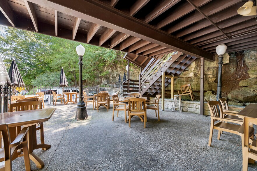 More Photos Of 82 Armstrong St, Eureka Springs Restaurant For Sale