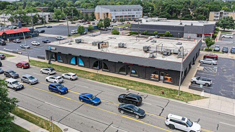 More Photos Of 1800 W 14 Mile Rd, Royal Oak Freestanding For Lease