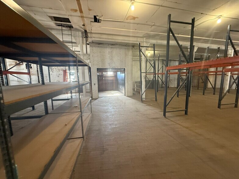 More Photos Of 1100 Cherry St, Des Moines Warehouse For Lease