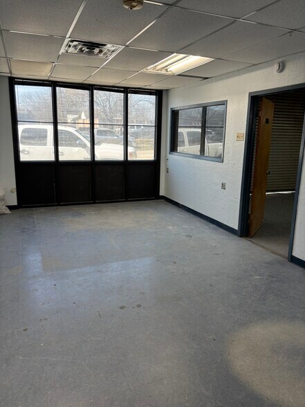 More Photos Of 220 Rayburn St, Garland Flex For Lease