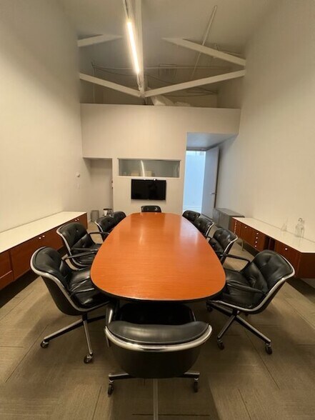More Photos Of 9520 W Jefferson Blvd, Culver City Loft Creative Space For Lease