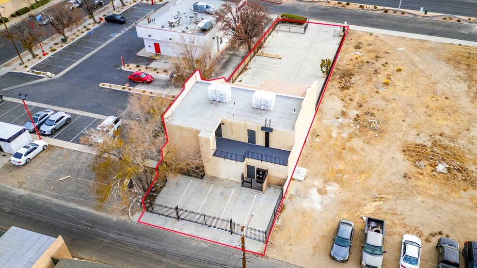 More Photos Of 465 E Palmdale Blvd, Palmdale Loft Creative Space For Lease