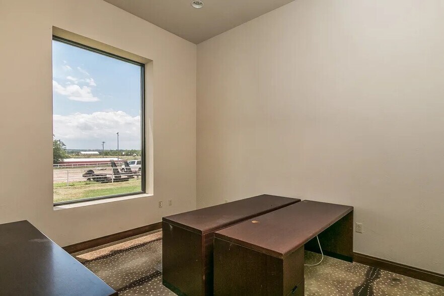 More Photos Of 3941 N Western St, Amarillo Office For Lease
